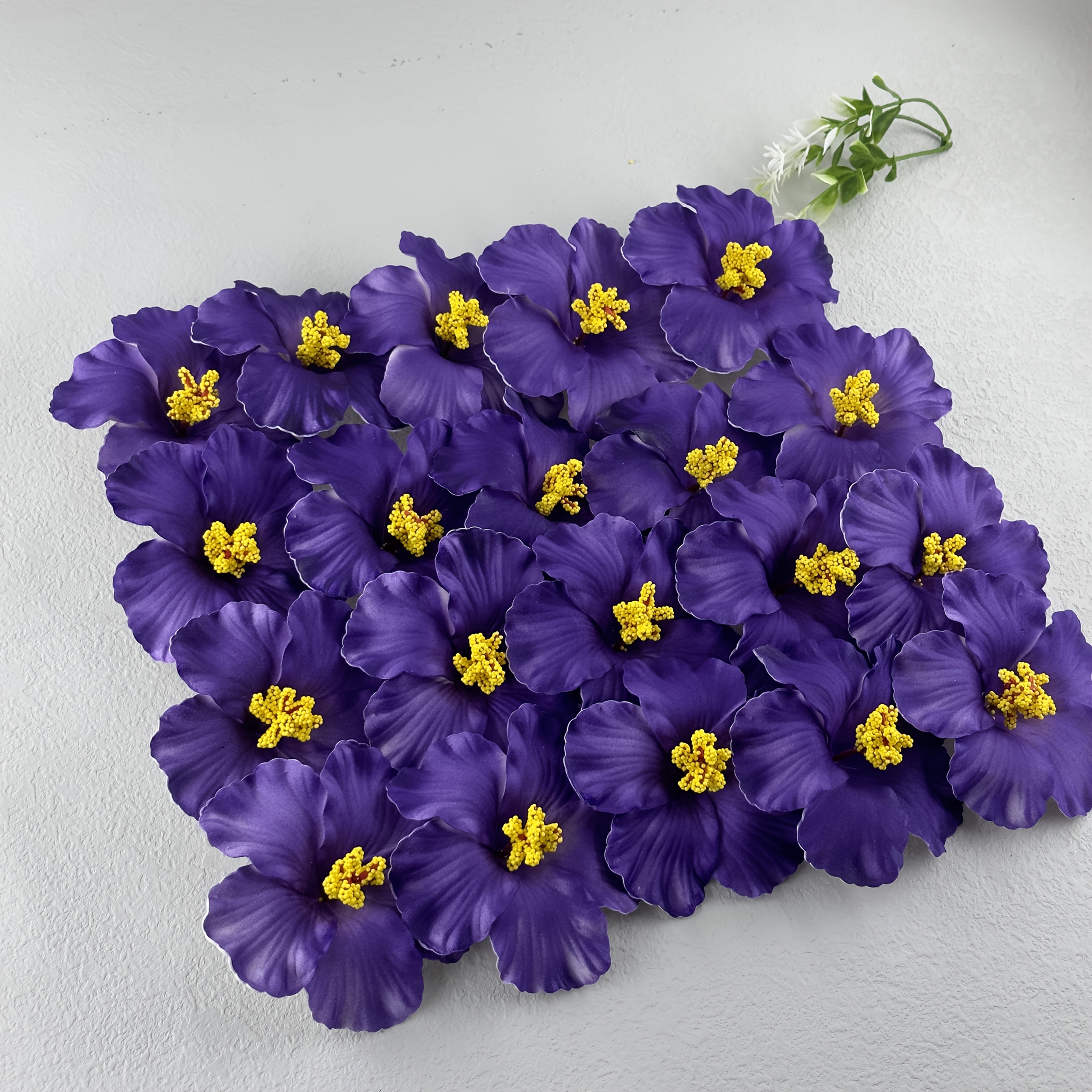 [Vibrant Bohemian Hair Pins] 20pcs EASYJOY Bohemian White Hibiscus Flower Hair Pins - Vibrant Beach Hair Accessories for Women, Artificial Plastic Hair Clips with Yellow Center, Mother’s Day Gifts, Dance Parties & Summer Vacations, Cute Hair Accessories,