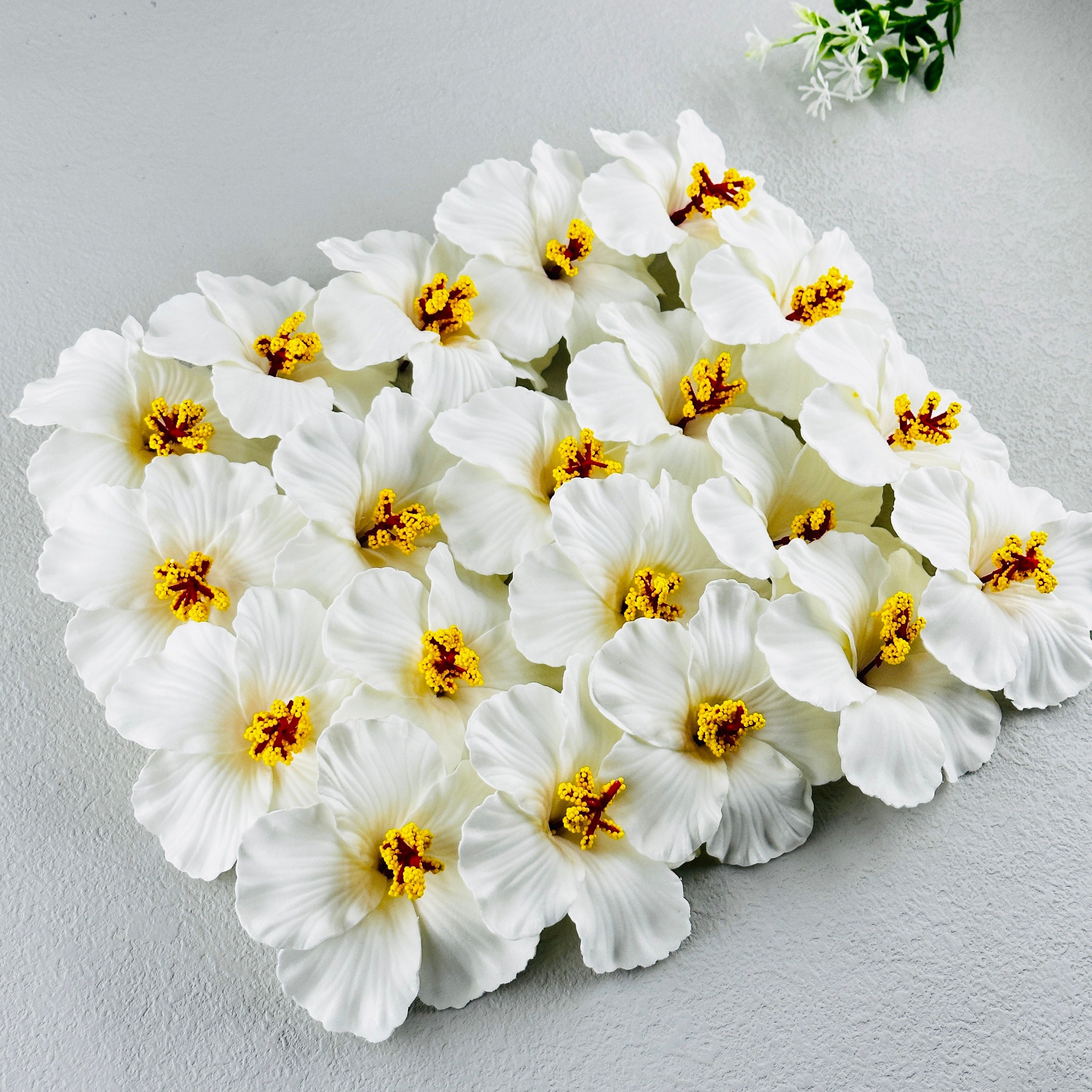 [Vibrant Bohemian Hair Pins] 20pcs EASYJOY Bohemian White Hibiscus Flower Hair Pins - Vibrant Beach Hair Accessories for Women, Artificial Plastic Hair Clips with Yellow Center, Mother’s Day Gifts, Dance Parties & Summer Vacations, Cute Hair Accessories,